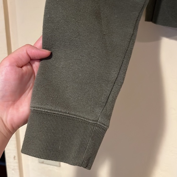 CROP SWEATSHIRT (OLIVE) - Picture 2 of 4